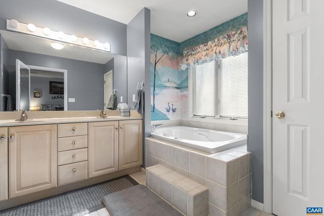 669 JAMES RIVER RD, Scottsville, VA 24590