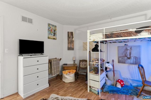 669 JAMES RIVER RD, Scottsville, VA 24590