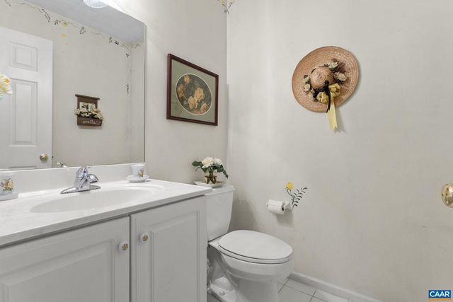 669 JAMES RIVER RD, Scottsville, VA 24590