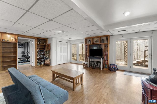 669 JAMES RIVER RD, Scottsville, VA 24590