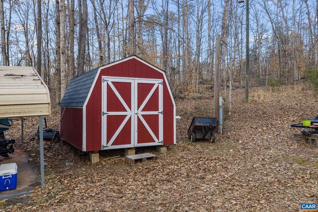 669 JAMES RIVER RD, Scottsville, VA 24590