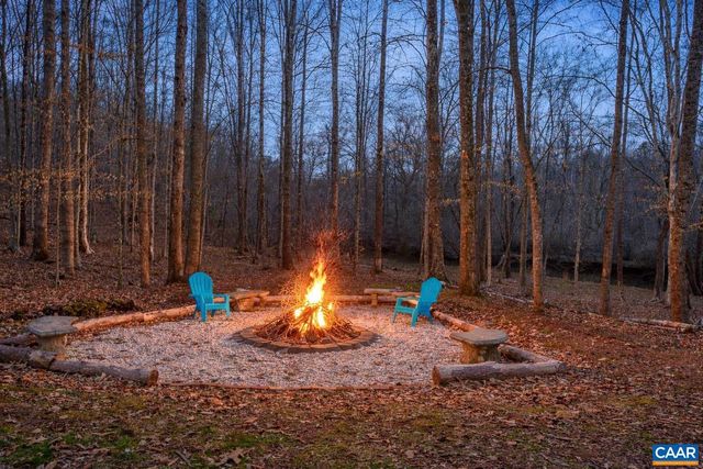 669 JAMES RIVER RD, Scottsville, VA 24590