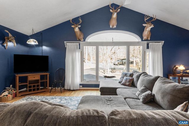 669 JAMES RIVER RD, Scottsville, VA 24590