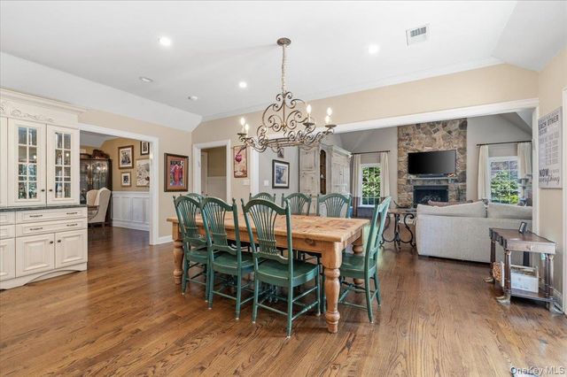 2 Memas Court, Dix Hills, NY 11746