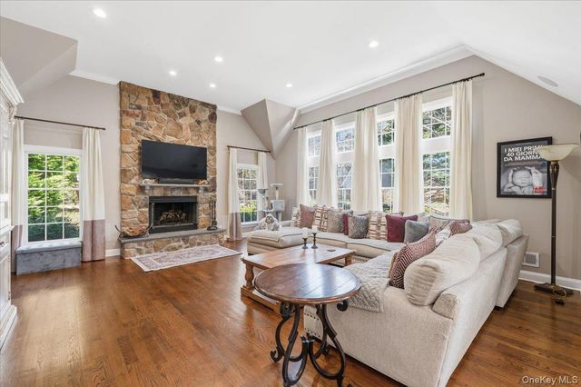 2 Memas Court, Dix Hills, NY 11746