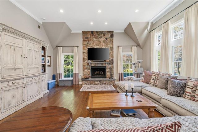 2 Memas Court, Dix Hills, NY 11746