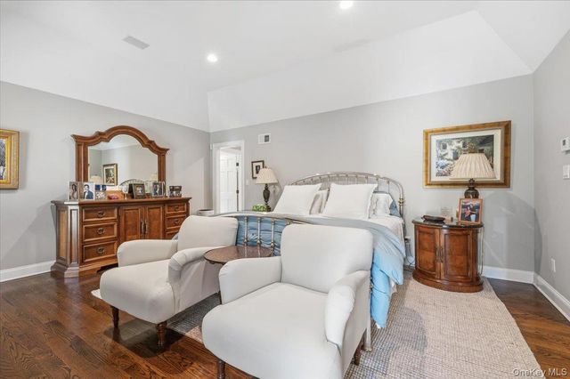2 Memas Court, Dix Hills, NY 11746