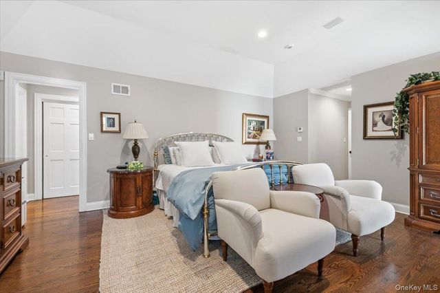 2 Memas Court, Dix Hills, NY 11746