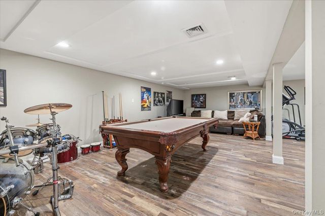 2 Memas Court, Dix Hills, NY 11746