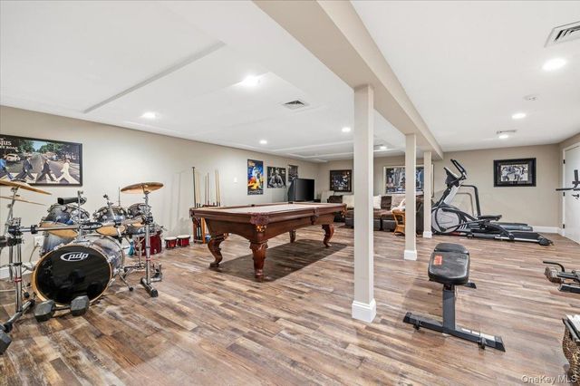 2 Memas Court, Dix Hills, NY 11746
