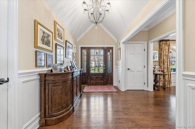 2 Memas Court, Dix Hills, NY 11746
