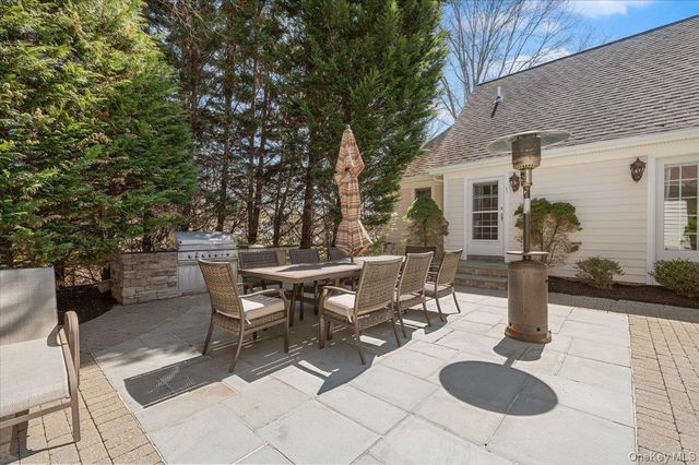 2 Memas Court, Dix Hills, NY 11746