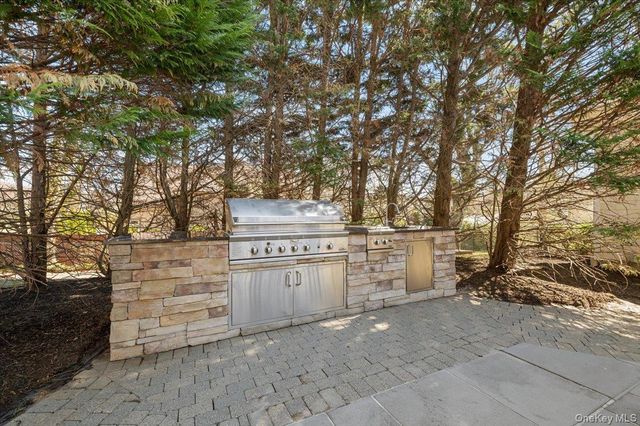 2 Memas Court, Dix Hills, NY 11746