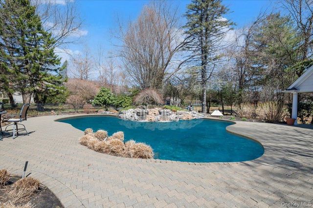 2 Memas Court, Dix Hills, NY 11746