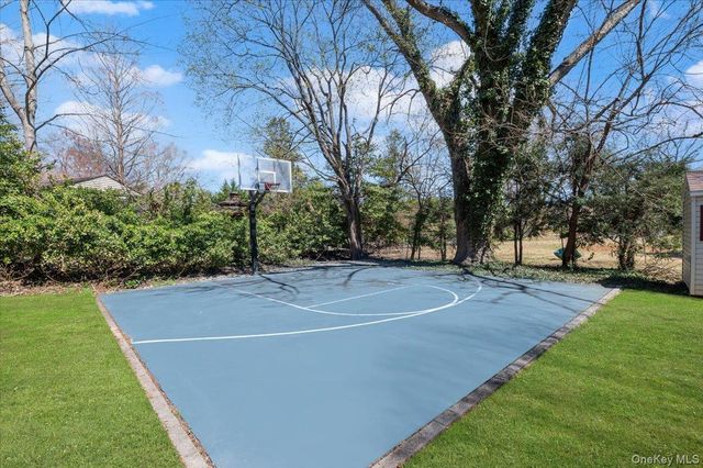 2 Memas Court, Dix Hills, NY 11746