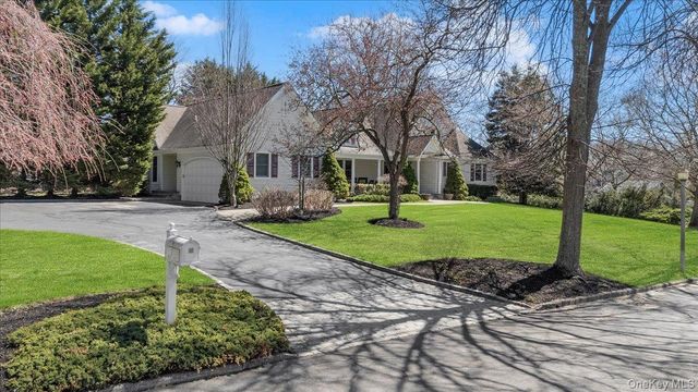 2 Memas Court, Dix Hills, NY 11746