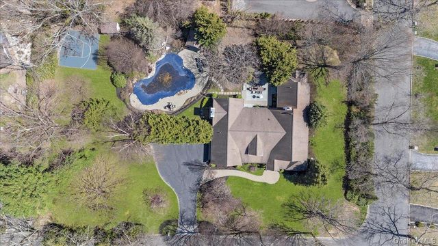 2 Memas Court, Dix Hills, NY 11746