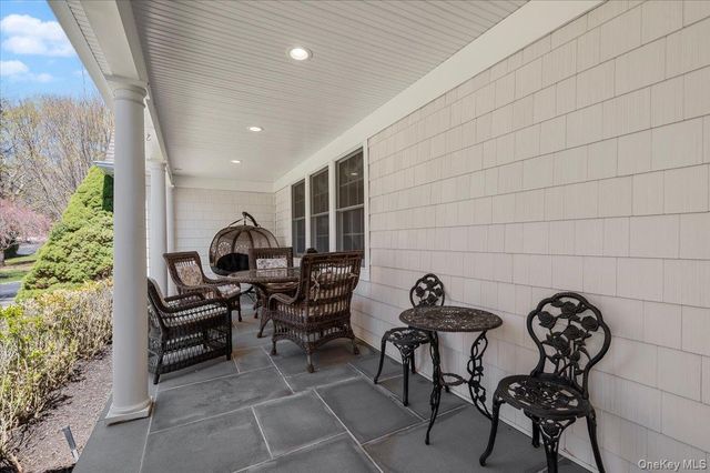 2 Memas Court, Dix Hills, NY 11746
