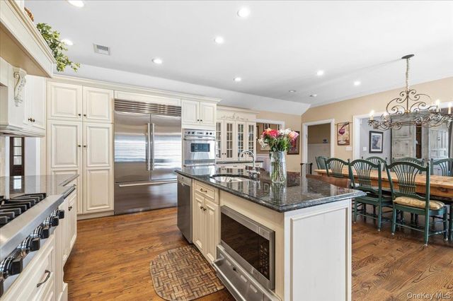 2 Memas Court, Dix Hills, NY 11746