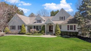 2 Memas Court, Dix Hills, NY 11746