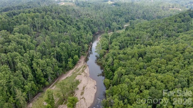 000 Vaughn Road, Spruce Pine, NC 28777