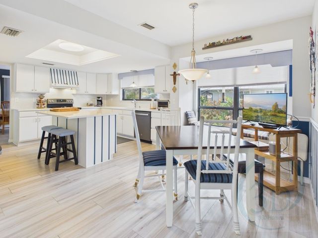 1070 47th Avenue SW, Vero Beach, FL 32968