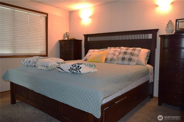 8611 Vistarama Avenue, Everett, WA 98208