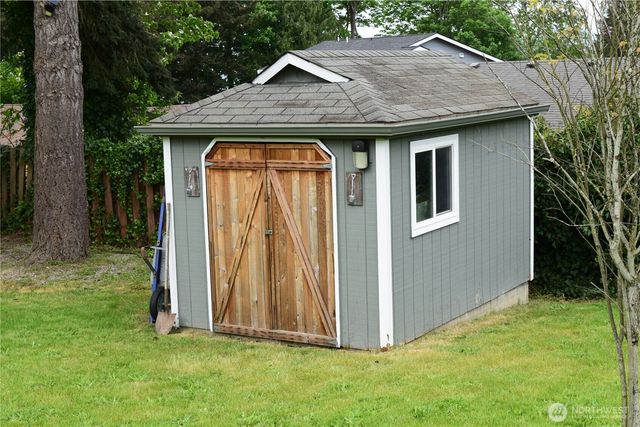 8611 Vistarama Avenue, Everett, WA 98208