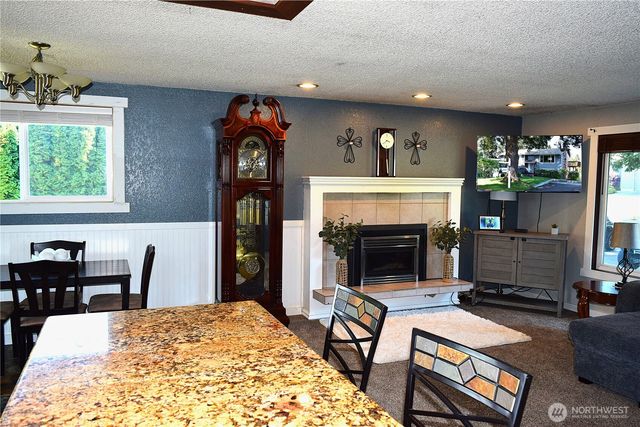 8611 Vistarama Avenue, Everett, WA 98208