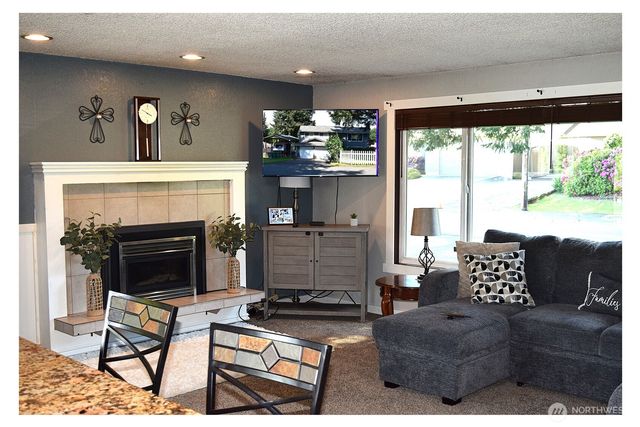 8611 Vistarama Avenue, Everett, WA 98208