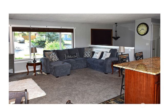 8611 Vistarama Avenue, Everett, WA 98208