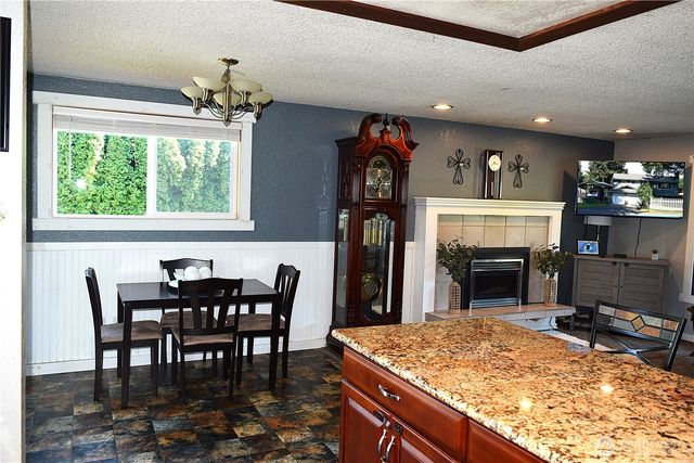 8611 Vistarama Avenue, Everett, WA 98208