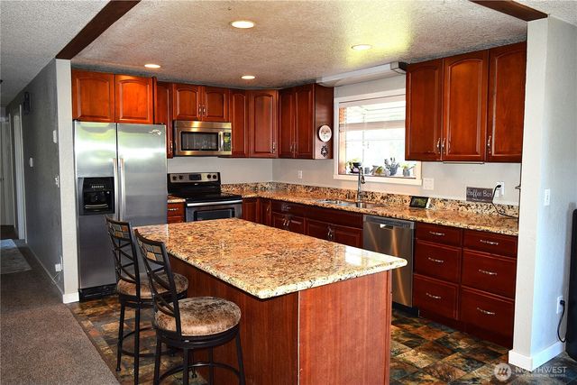 8611 Vistarama Avenue, Everett, WA 98208