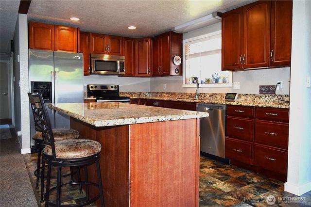 8611 Vistarama Avenue, Everett, WA 98208