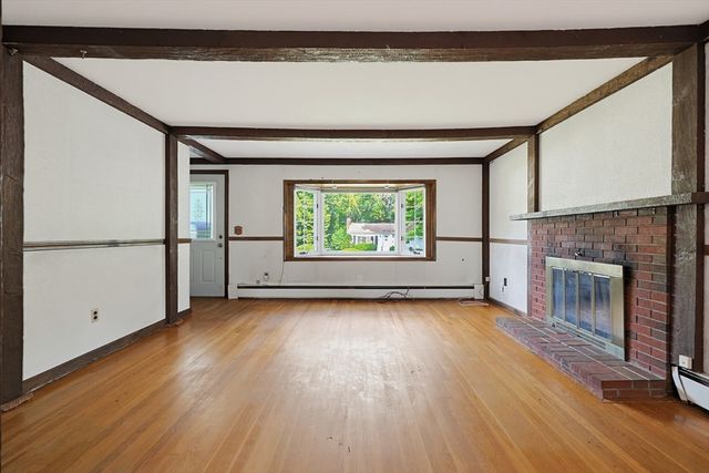 7 Hemlock Dr, Medway, MA 02053