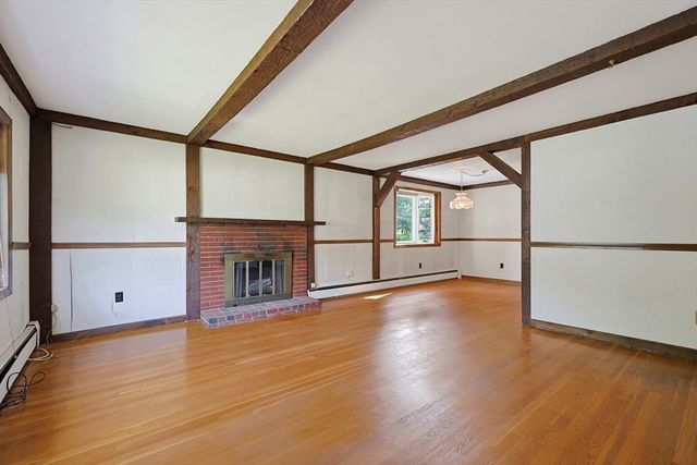 7 Hemlock Dr, Medway, MA 02053