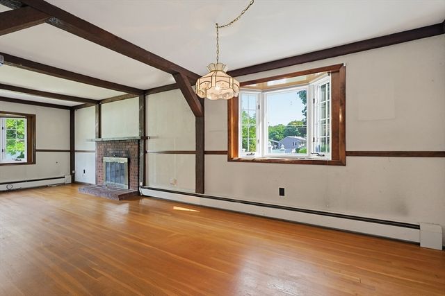7 Hemlock Dr, Medway, MA 02053