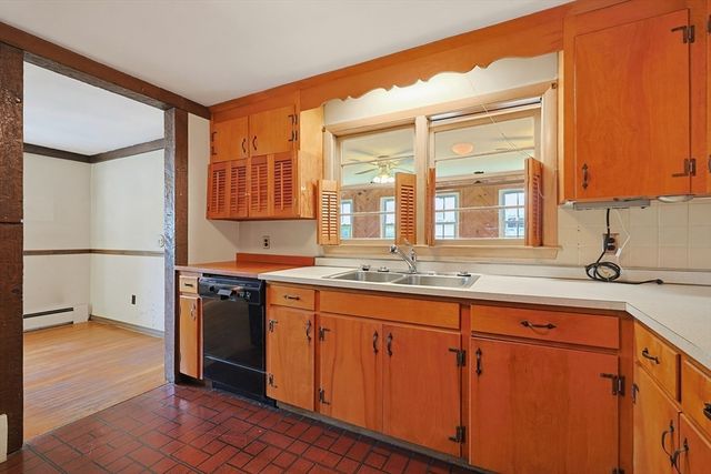 7 Hemlock Dr, Medway, MA 02053