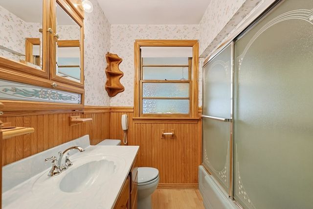 7 Hemlock Dr, Medway, MA 02053