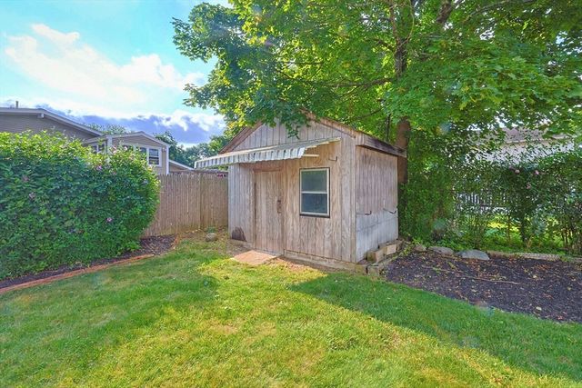 7 Hemlock Dr, Medway, MA 02053