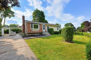 7 Hemlock Dr, Medway, MA 02053