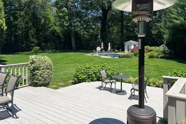 9 Meadowbrook Lane, Old Westbury, NY 11568