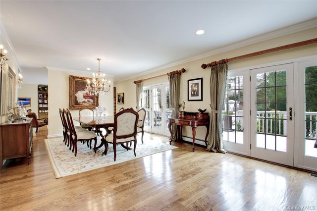 9 Meadowbrook Lane, Old Westbury, NY 11568