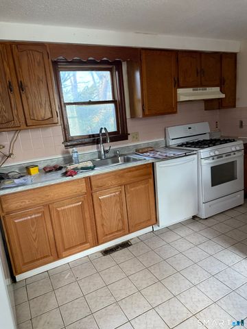 265 Oakland Street, Manchester, CT 06042