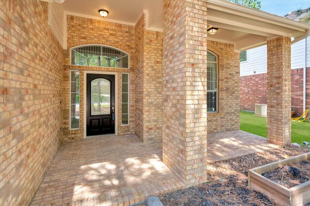 22 Queenscliff Circle, The Woodlands, TX 77382