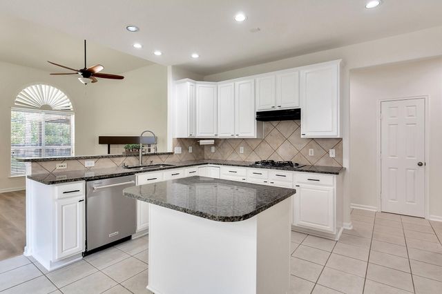 22 Queenscliff Circle, The Woodlands, TX 77382