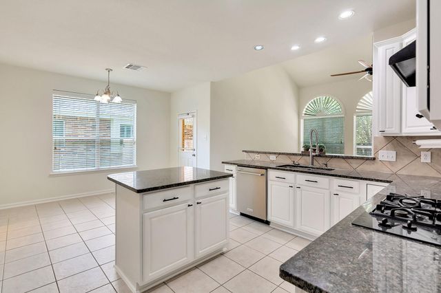 22 Queenscliff Circle, The Woodlands, TX 77382