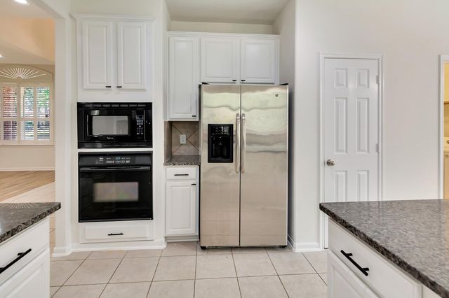 22 Queenscliff Circle, The Woodlands, TX 77382