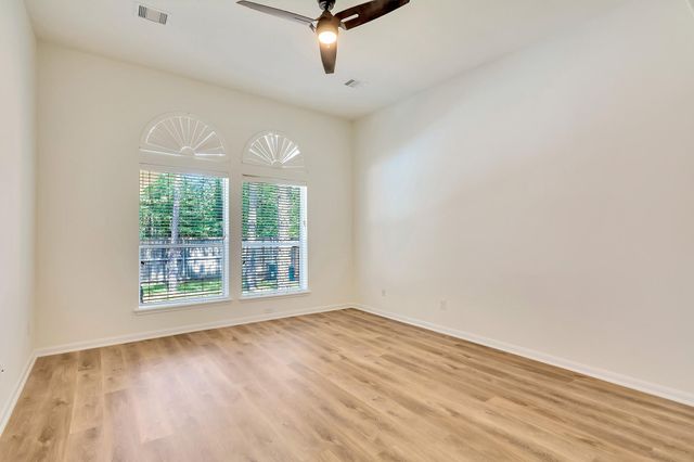 22 Queenscliff Circle, The Woodlands, TX 77382