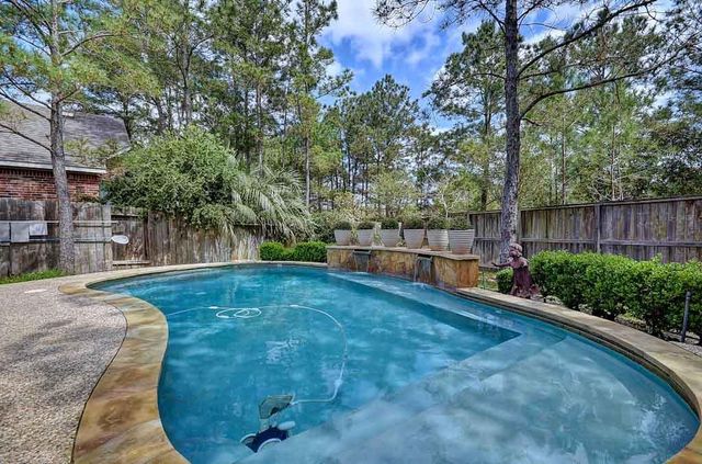 22 Queenscliff Circle, The Woodlands, TX 77382